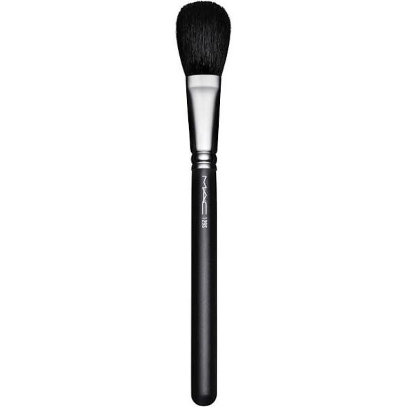 106 Triangular Concealer Brush