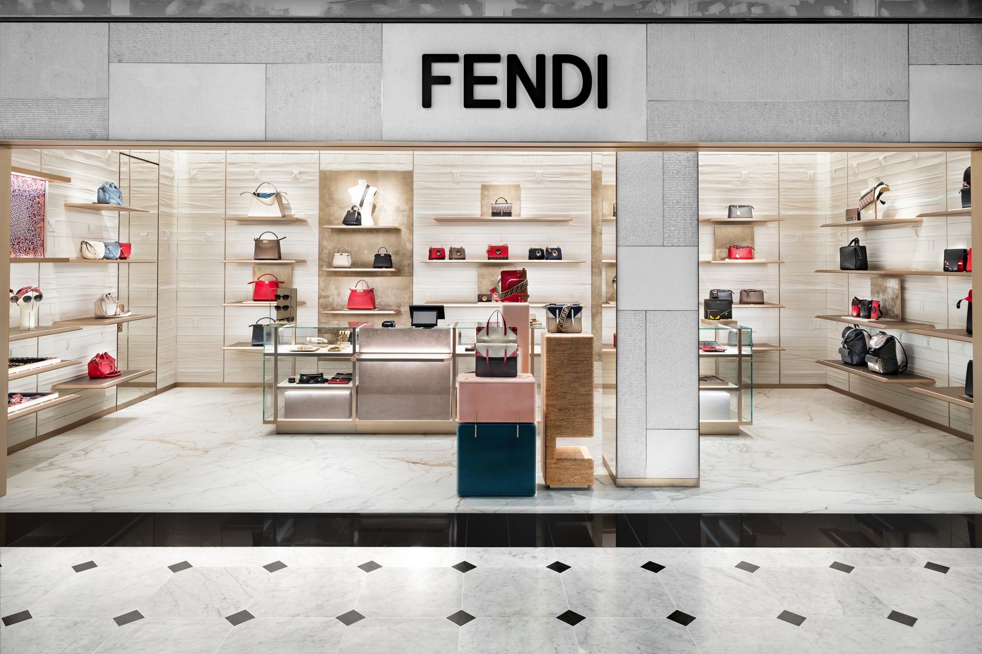 Devanture Fendi S3.jpg