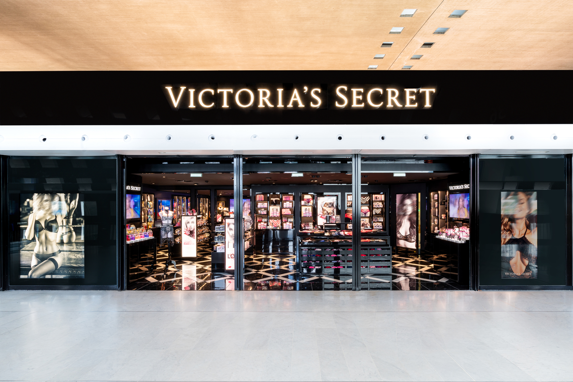 Victorias Secret devanture boutique CDG2F.jpg